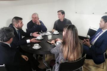 Cine en la Casa de Servicio a la Sociedad de la Universidad del Azuay