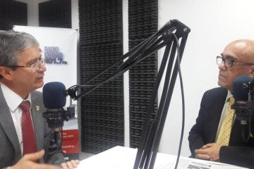 Entrevista com o Diretor de "Ética", Programa da Universidade de Azuay na Rádio Ciudad